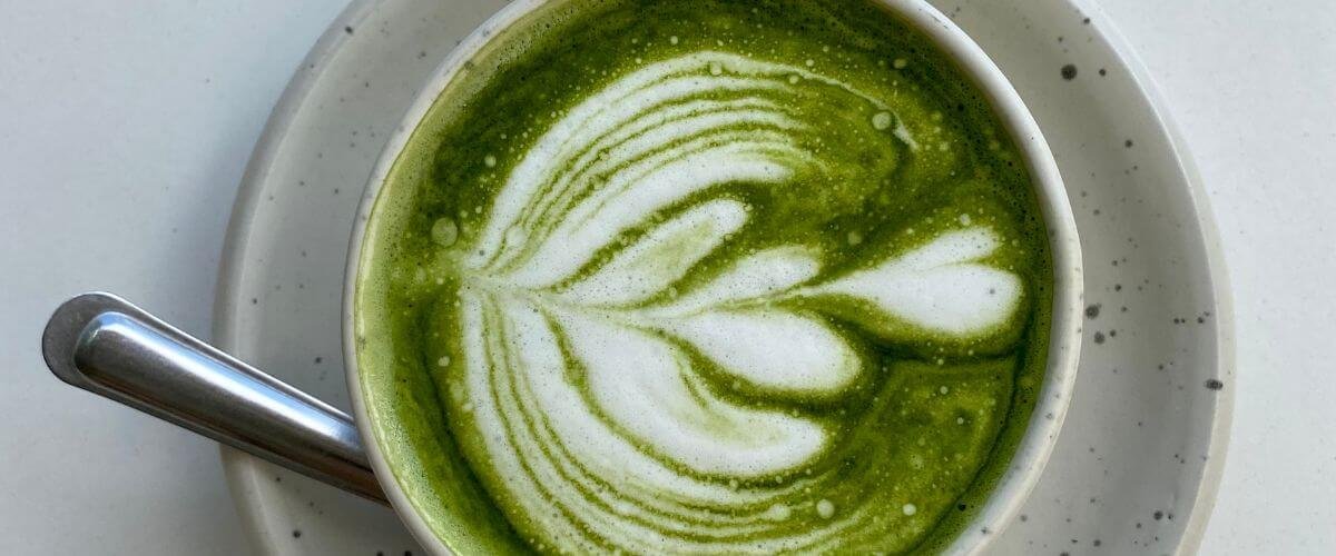 Hvordan laver man en god matcha latte?